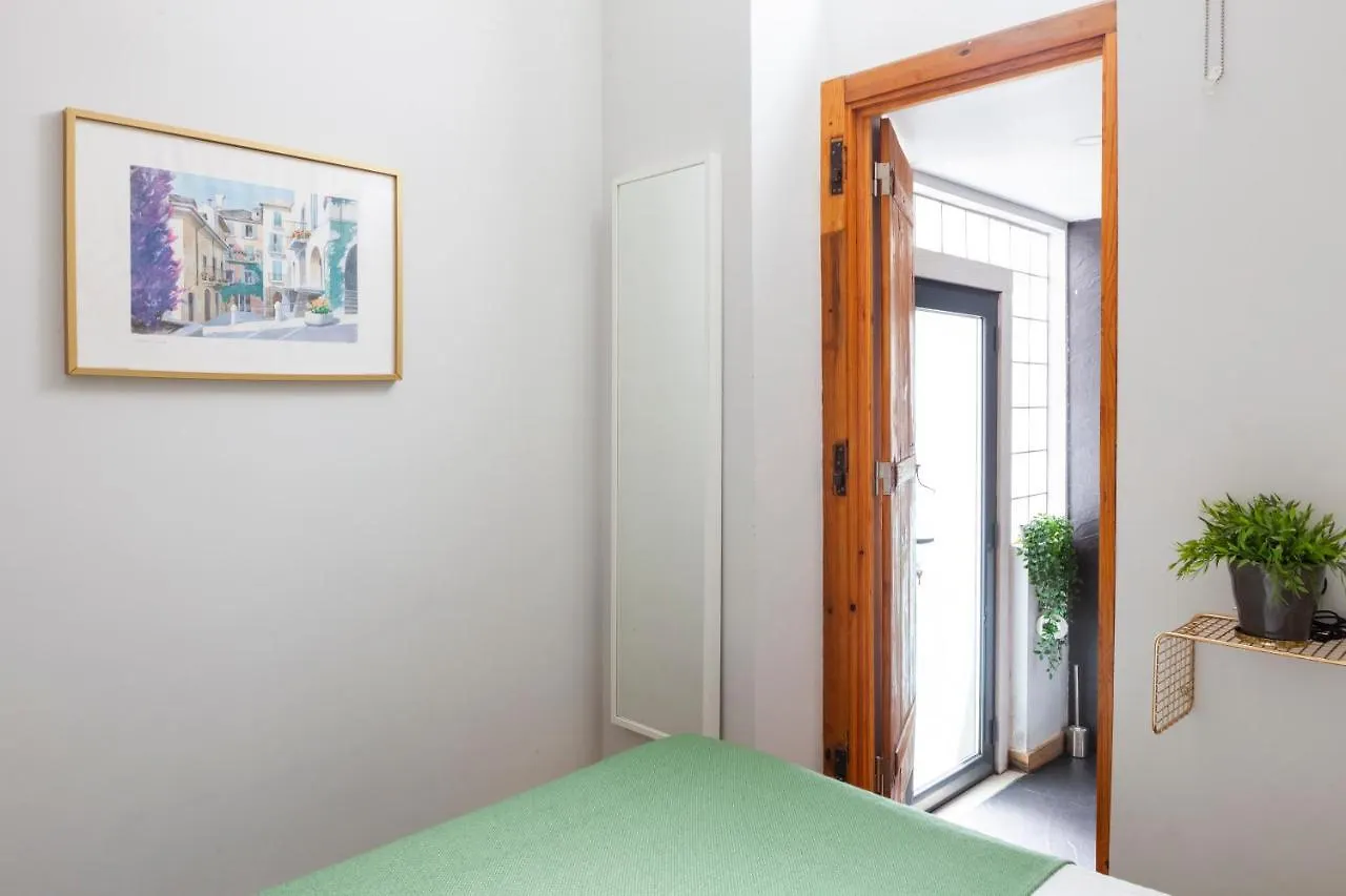 Alfama Terrace Apartment With Authentic XVIII Tiles And Historic Notes 3 Bedrooms & 2 Bathrooms Ac Lisboa