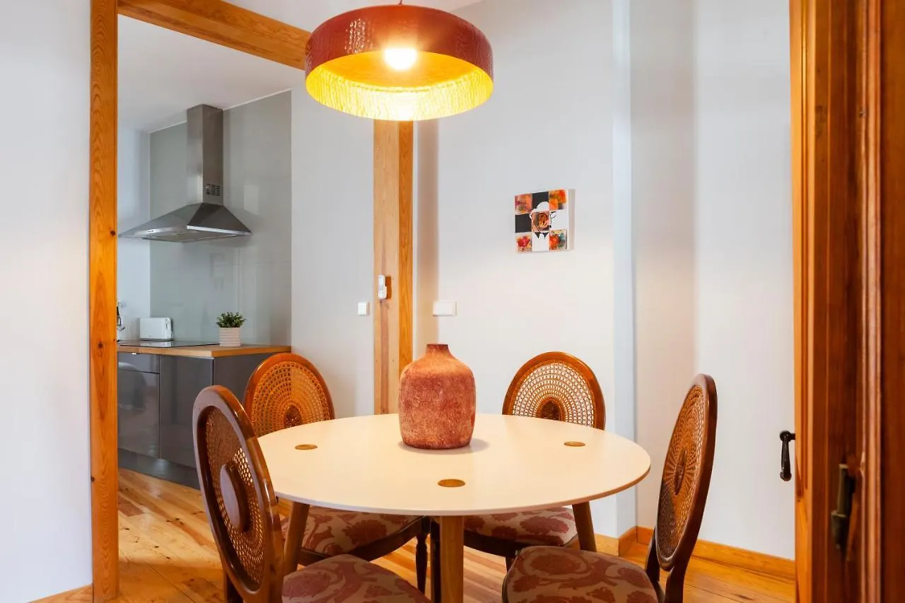 Alfama Terrace Apartment With Authentic XVIII Tiles And Historic Notes 3 Bedrooms & 2 Bathrooms Ac Lisboa Portugal