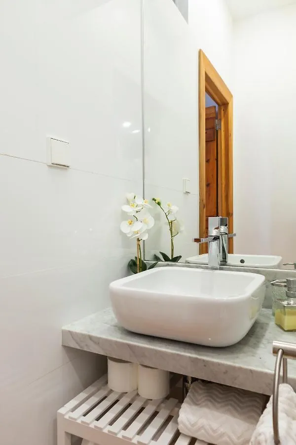 Alfama Terrace Apartment With Authentic XVIII Tiles And Historic Notes 3 Bedrooms & 2 Bathrooms Ac Lisboa 0*,  Portugal