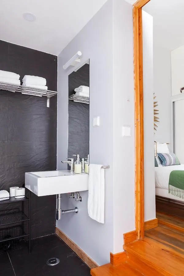 Alfama Terrace Apartment With Authentic XVIII Tiles And Historic Notes 3 Bedrooms & 2 Bathrooms Ac Lisboa Portugal