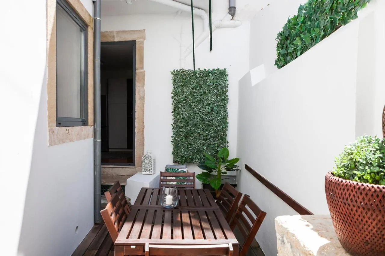 Alfama Terrace Apartment With Authentic XVIII Tiles And Historic Notes 3 Bedrooms & 2 Bathrooms Ac Lisbon