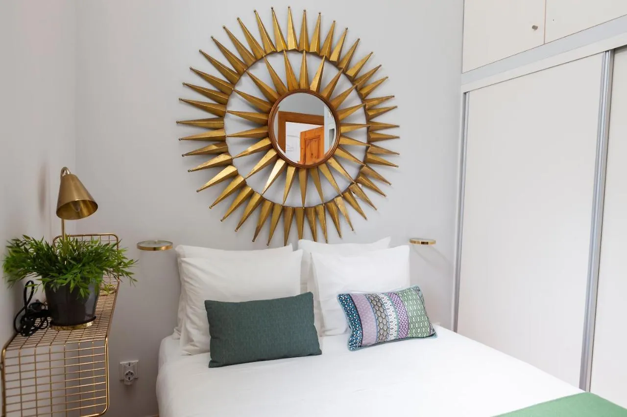 Alfama Terrace Apartment With Authentic XVIII Tiles And Historic Notes 3 Bedrooms & 2 Bathrooms Ac Lisbon