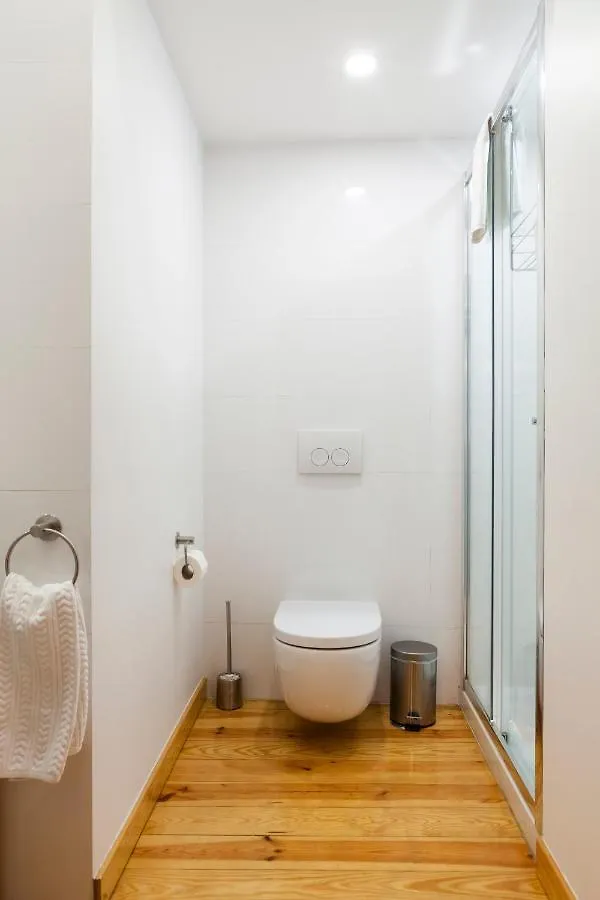 Alfama Terrace Apartment With Authentic XVIII Tiles And Historic Notes 3 Bedrooms & 2 Bathrooms Ac Lisbon