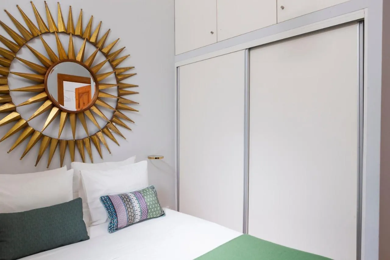 Alfama Terrace Apartment With Authentic XVIII Tiles And Historic Notes 3 Bedrooms & 2 Bathrooms Ac Lisbon