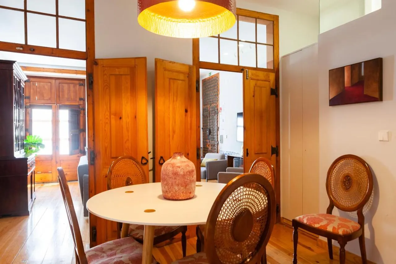 Alfama Terrace Apartment With Authentic XVIII Tiles And Historic Notes 3 Bedrooms & 2 Bathrooms Ac Lisbon