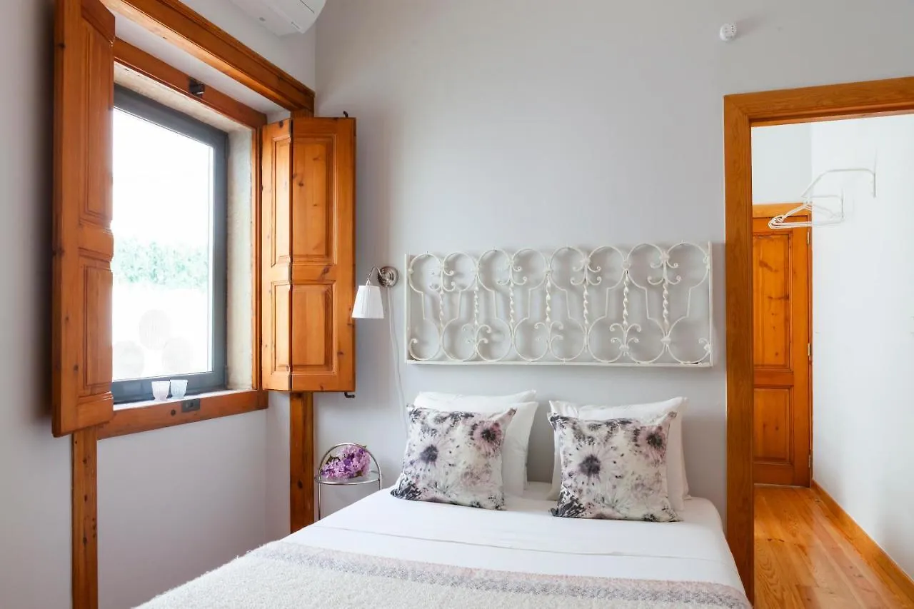 Alfama Terrace Apartment With Authentic XVIII Tiles And Historic Notes 3 Bedrooms & 2 Bathrooms Ac Lisbon