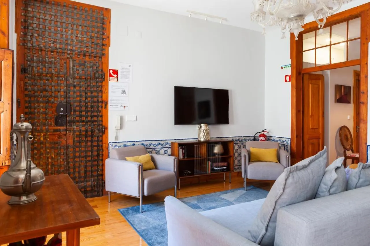 Alfama Terrace Apartment With Authentic XVIII Tiles And Historic Notes 3 Bedrooms & 2 Bathrooms Ac Lisbon