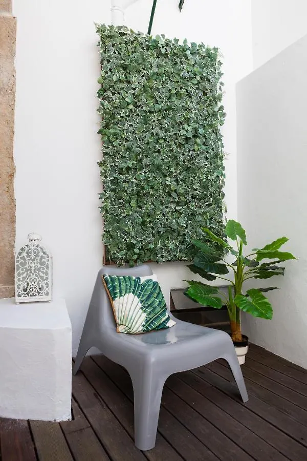 Alfama Terrace Apartment With Authentic XVIII Tiles And Historic Notes 3 Bedrooms & 2 Bathrooms Ac Lisbon
